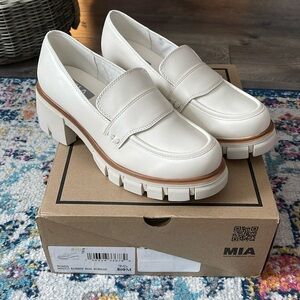 NWT MIA ROBBIN loafers size 7.5